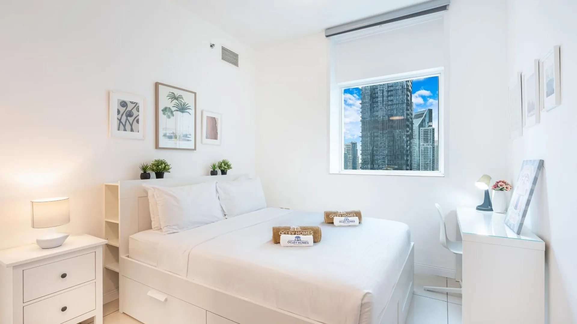 Beautiful Home At The Heart Of Marina Dubai Apartment