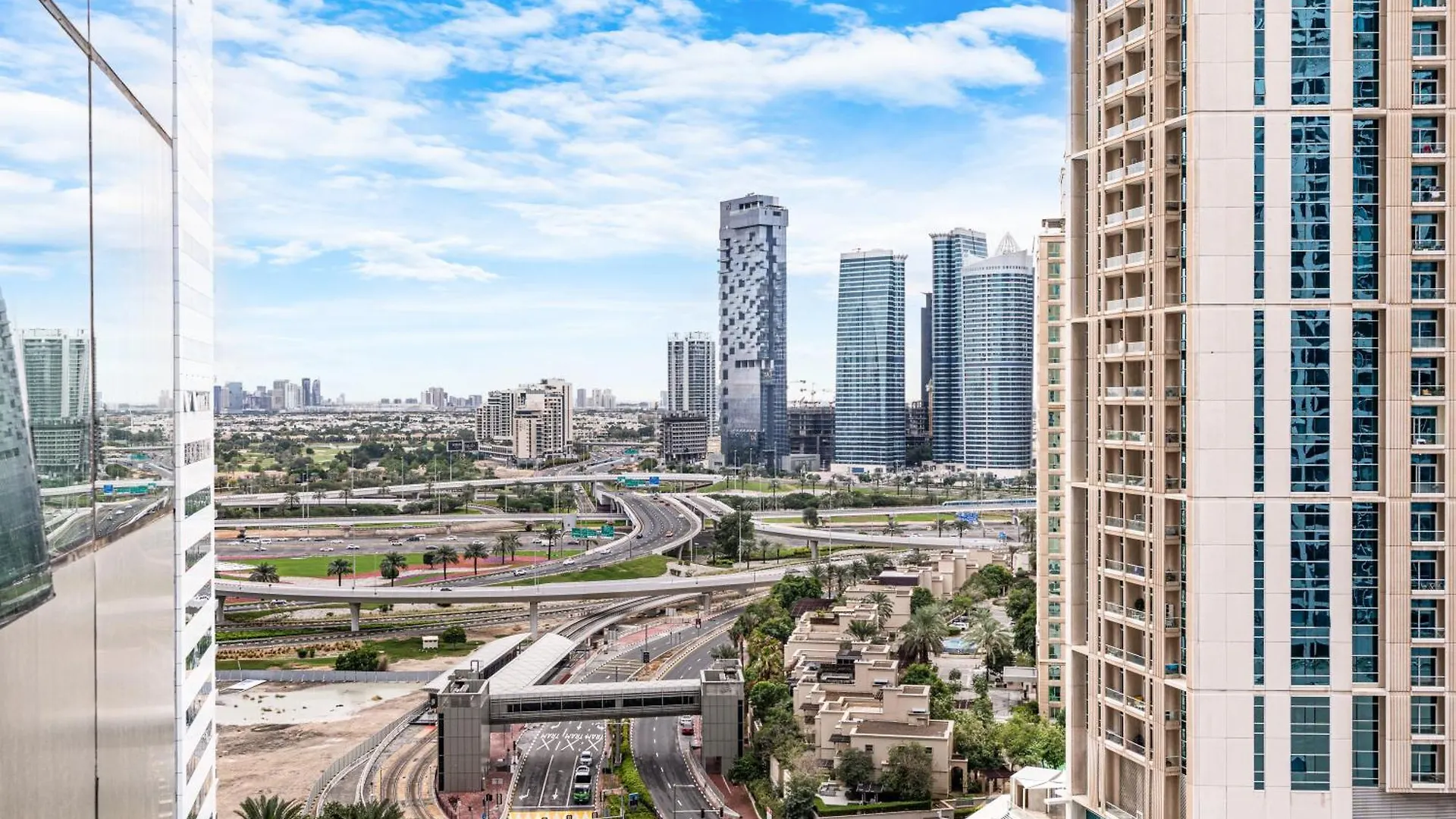 Beautiful Home At The Heart Of Marina Dubai Apartment
